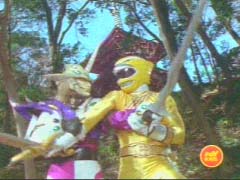 Yellow Ranger fights Jindrax